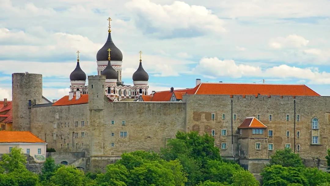 Gold Baltık Dörtlüsü “Estonya, Letonya, Litvanya, Polonya” THY ile 7 gece (TLL-WAW) Tallinn (3) – Parnu – Sigulda – Riga (1) –Vilnius (2) – Kaunas – Varşova (1) | Helsinki (Finlandiya) ve Minsk (Belarus) görme imkânı
