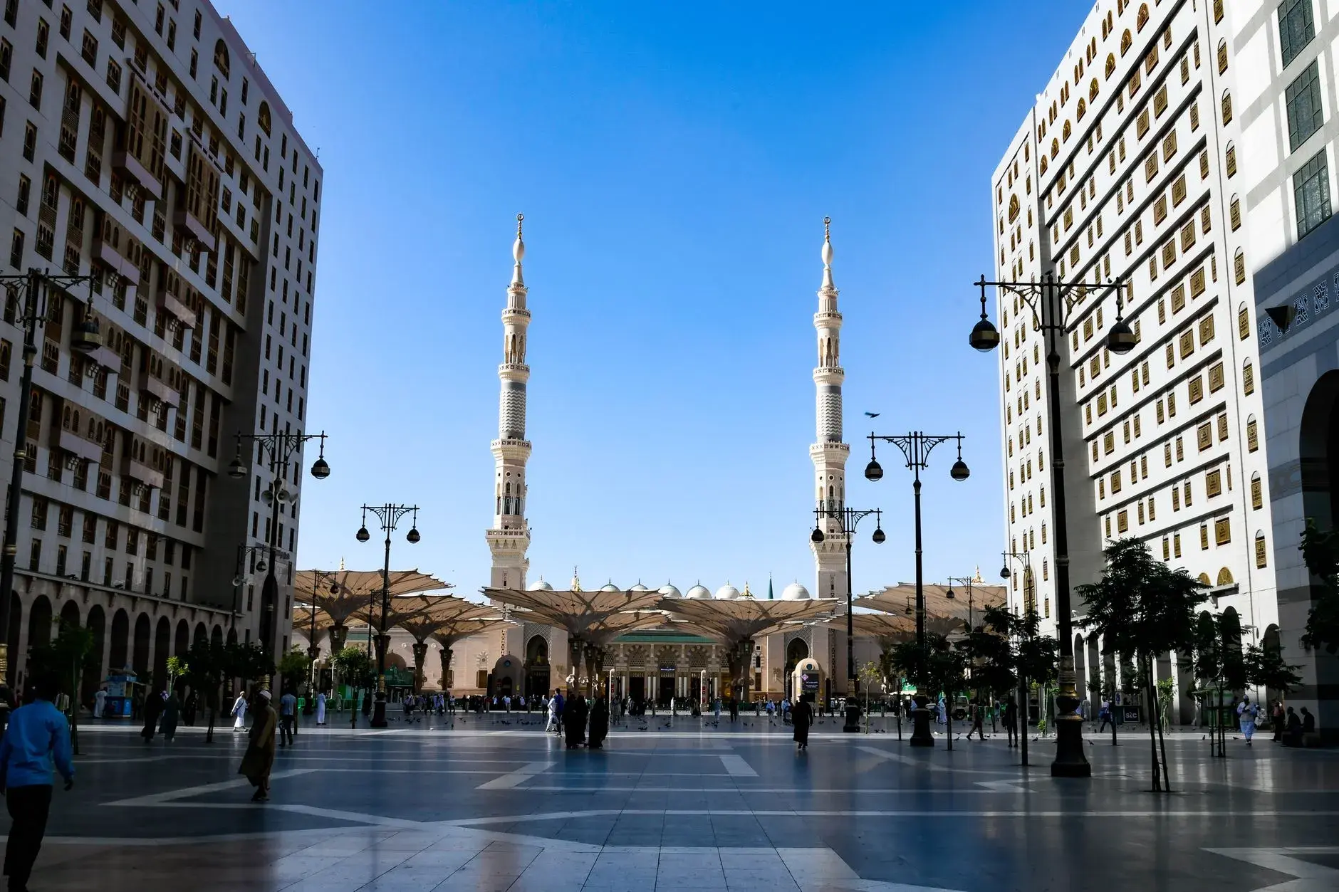 Al Manāqil